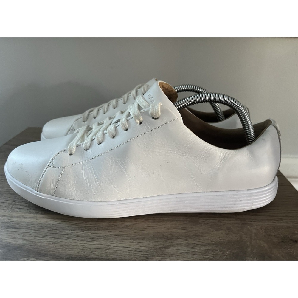 Cole Haan women's White Lace Up Low Top Sneakers Round Toe Rubber sole w2